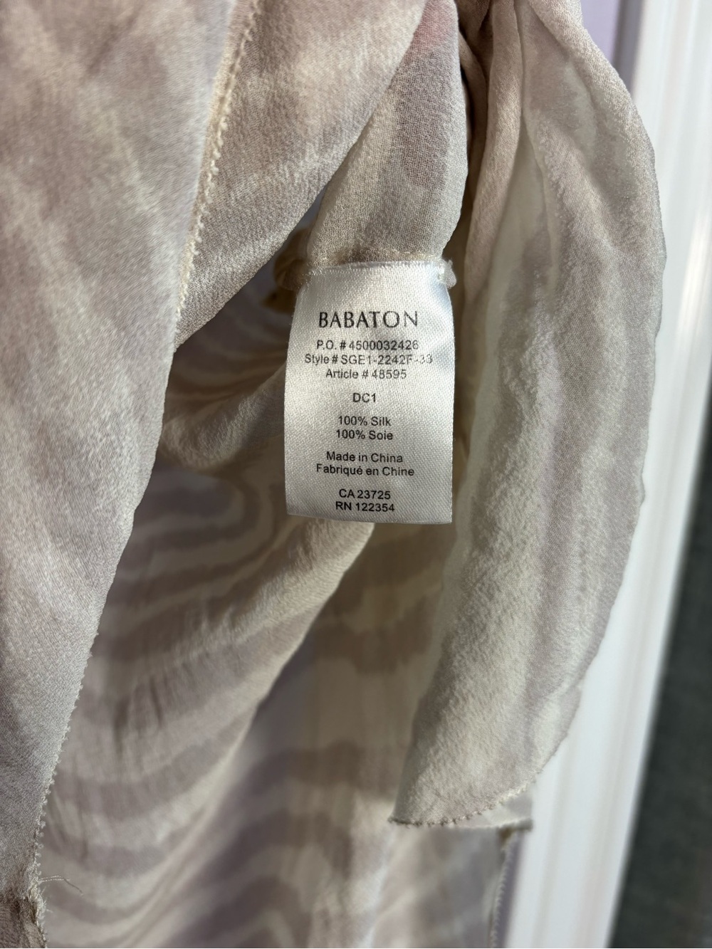 Babaton Aritzia Beige and Cream Zebra-Print Silk Chic V-Neck Blouse Size Small - Picture 9 of 10